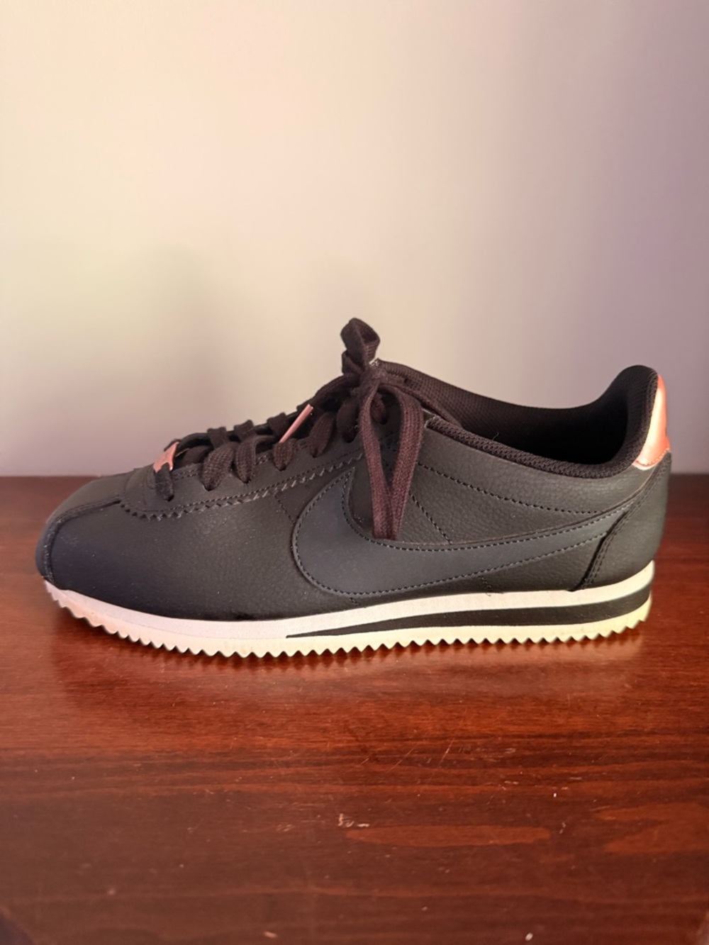 Nike women’s classic Cortez leather. Black with rose gold accents. size 8.5 - Picture 10 of 14